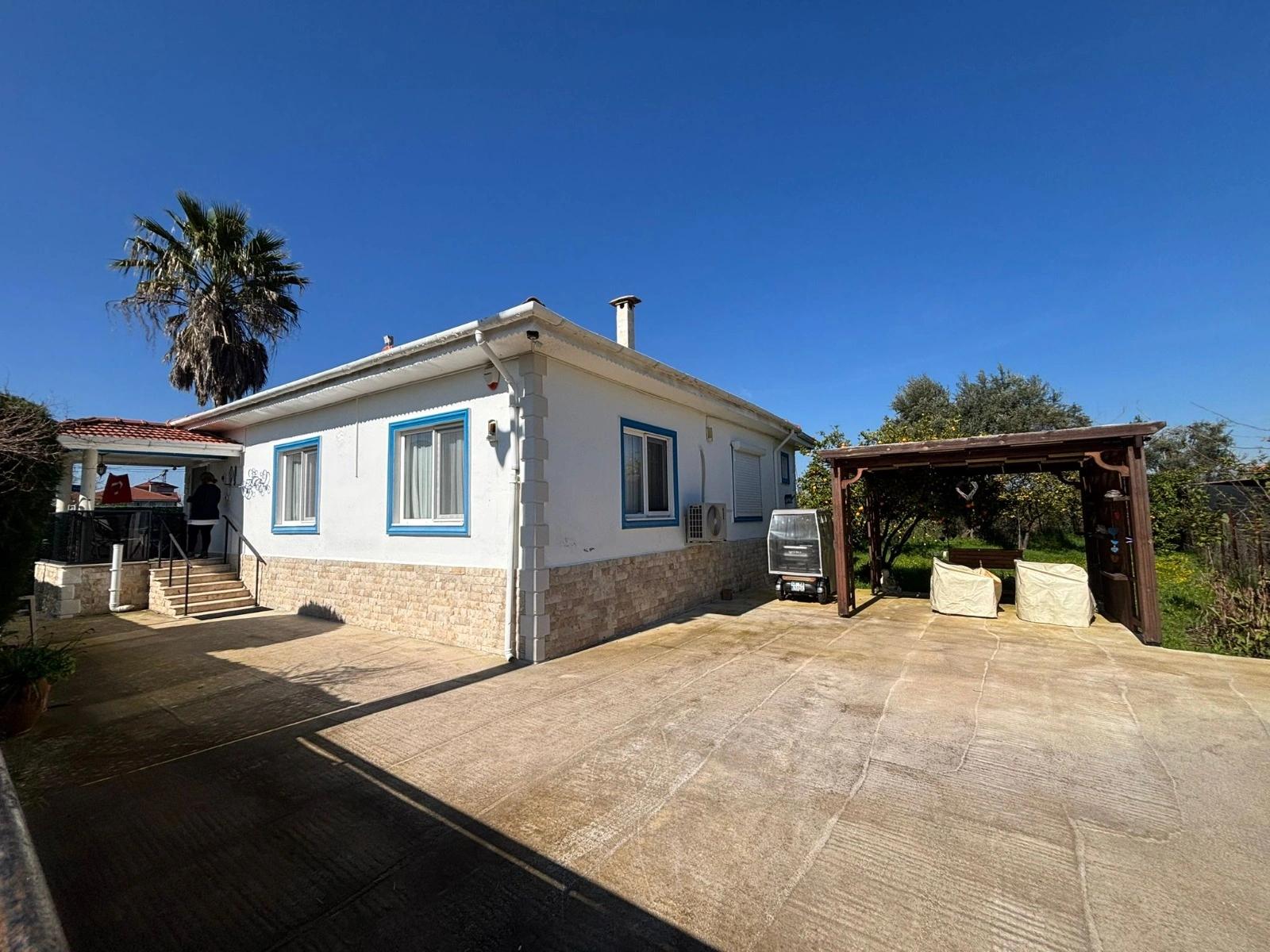 Eingeschossiges Haus Mit 2 Schlafzimmern Und Einem Zusätzlichen Zimmer Auf Einem 459 M² Großen Grundstück In Okçular Zu Verkaufen