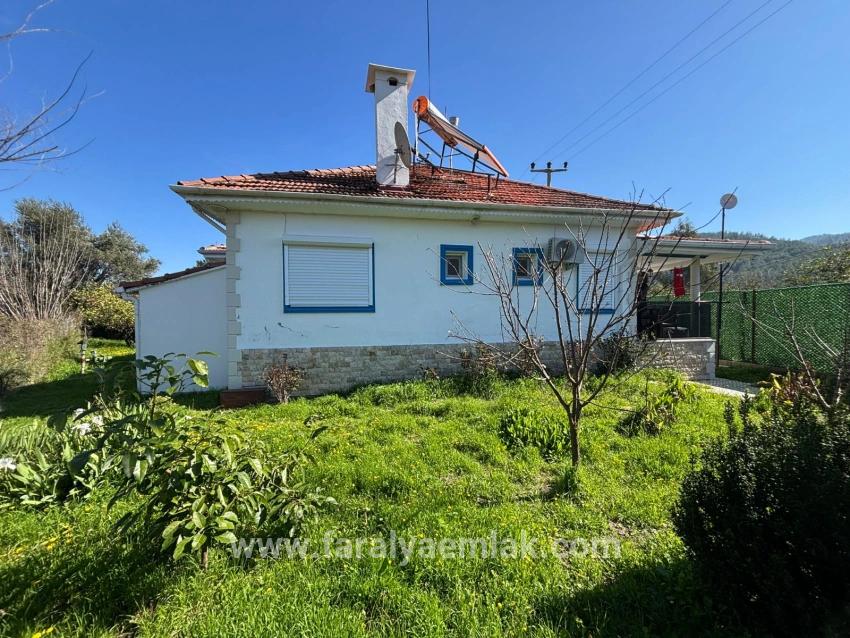 Eingeschossiges Haus Mit 2 Schlafzimmern Und Einem Zusätzlichen Zimmer Auf Einem 459 M² Großen Grundstück In Okçular Zu Verkaufen