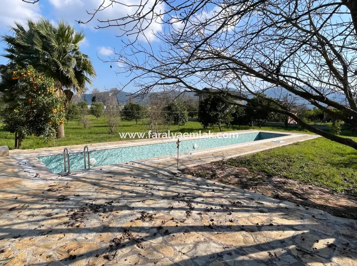 Einstöckiges Haus Zum Verkauf Auf Einem Grundstück Von 2882 M2 In Eskiköy