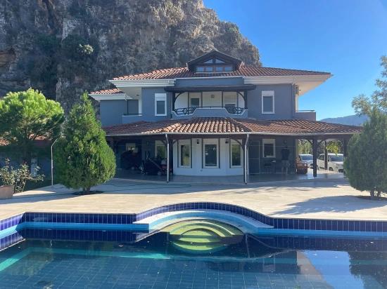 4+2 Villa Zum Verkauf Auf Einem 6000 M² Großen Grundstück In Dalyan Gülpınar