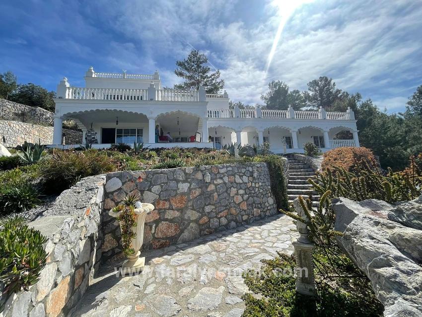 Gökbel'de Full Deniz Manzaralı 5000m2 Arsa İçerisinde Satılık Vıp Villa