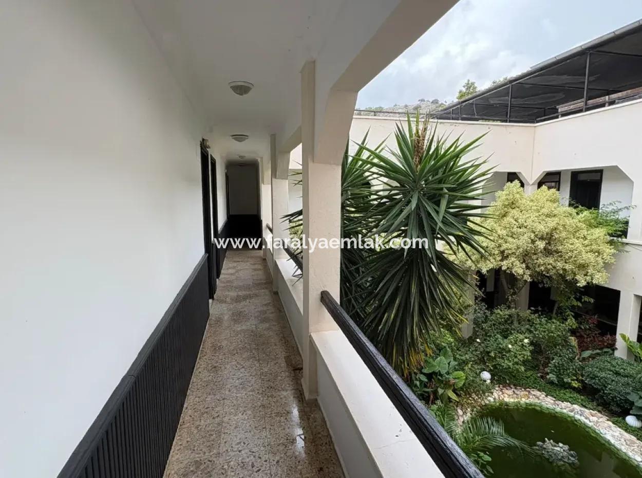 Dalyan'da 30 Odalı Kanala Yakın Satılık Otel