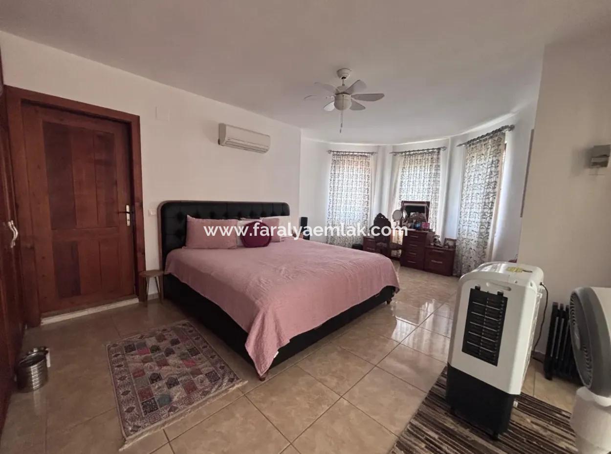 Dalyan Maraş'da Köşebaşında 980M2 Arsa İçin'de 5+1 Satılık Villa