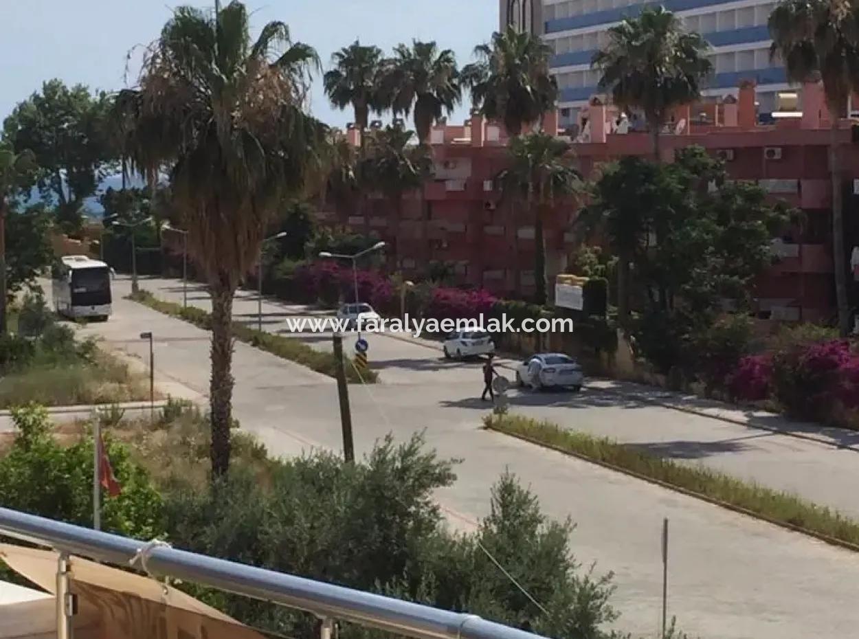 Alanya Telatiye Mahallesi Konaklı Mevkiinde Denize Yakın Köşebaşı 338M2 Arsa İçerisinde Satılık Villa