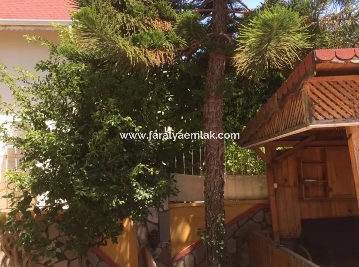 Alanya Telatiye Mahallesi Konaklı Mevkiinde Denize Yakın Köşebaşı 338M2 Arsa İçerisinde Satılık Villa