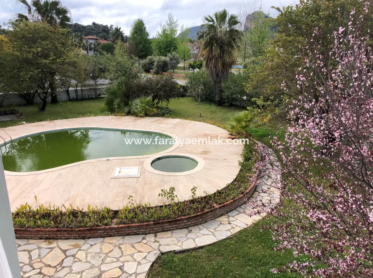 Dalyan Maraş'ta 1532M2 Satılık Villa