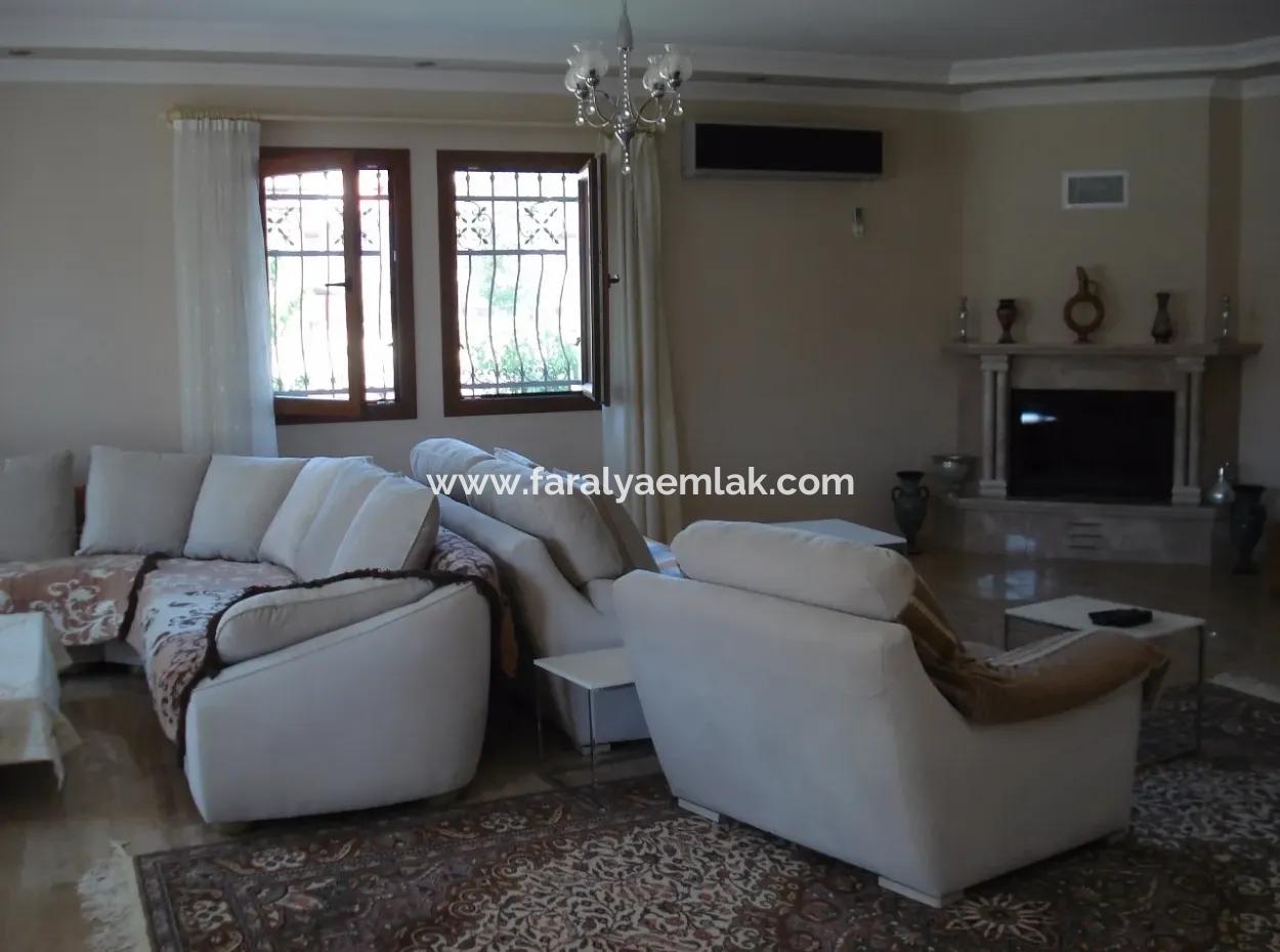 Dalyan'da Satılık Villa Dalyan Gülpınarda  800M2 Arsa İçerisinde 4+1 Salık Lüks Villa